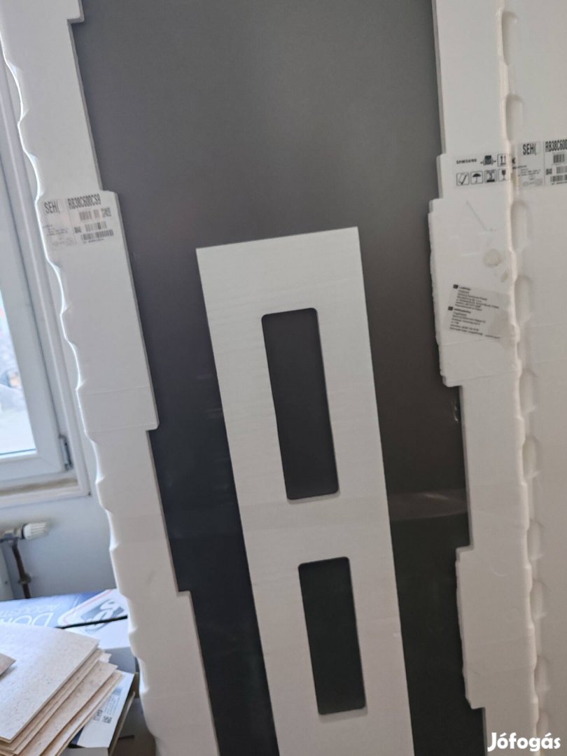 Eladó Új, bobtatlan Samsung RB38C600CS9EF Hűtőszekrény