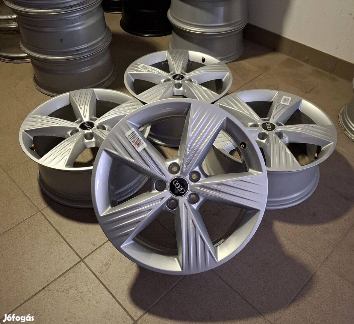 Eladó Új gyári Audi Q4 19" 5x112 alufelni szett