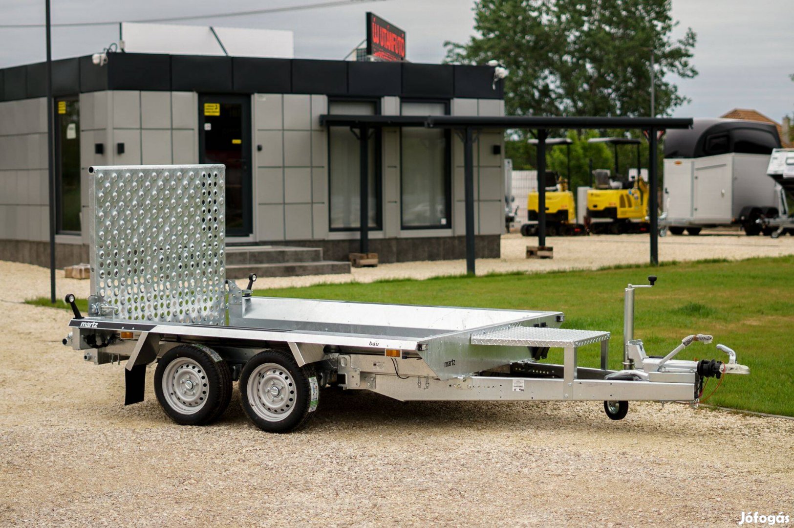 Eladó Új kiváló Martz Bau (2700 kg) gépszállító utánfutó készletről