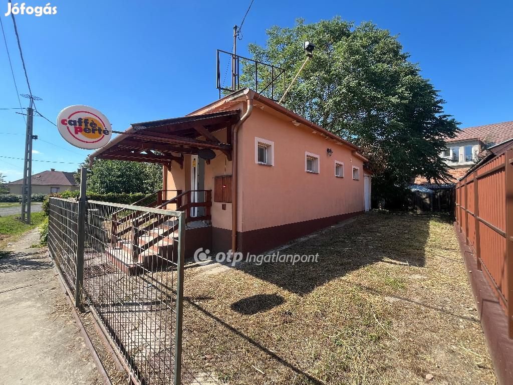 Eladó Üzlethelyiség, Berettyóújfalu