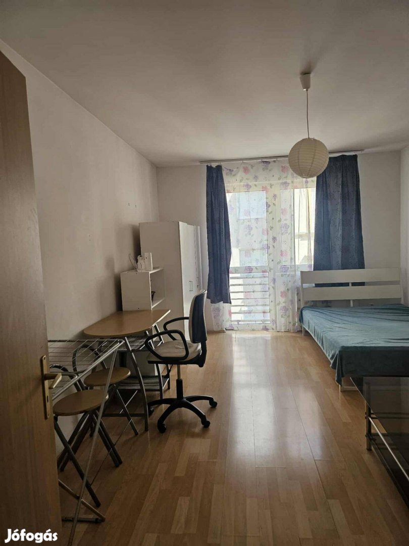 Eladó VIII.ker. garzon