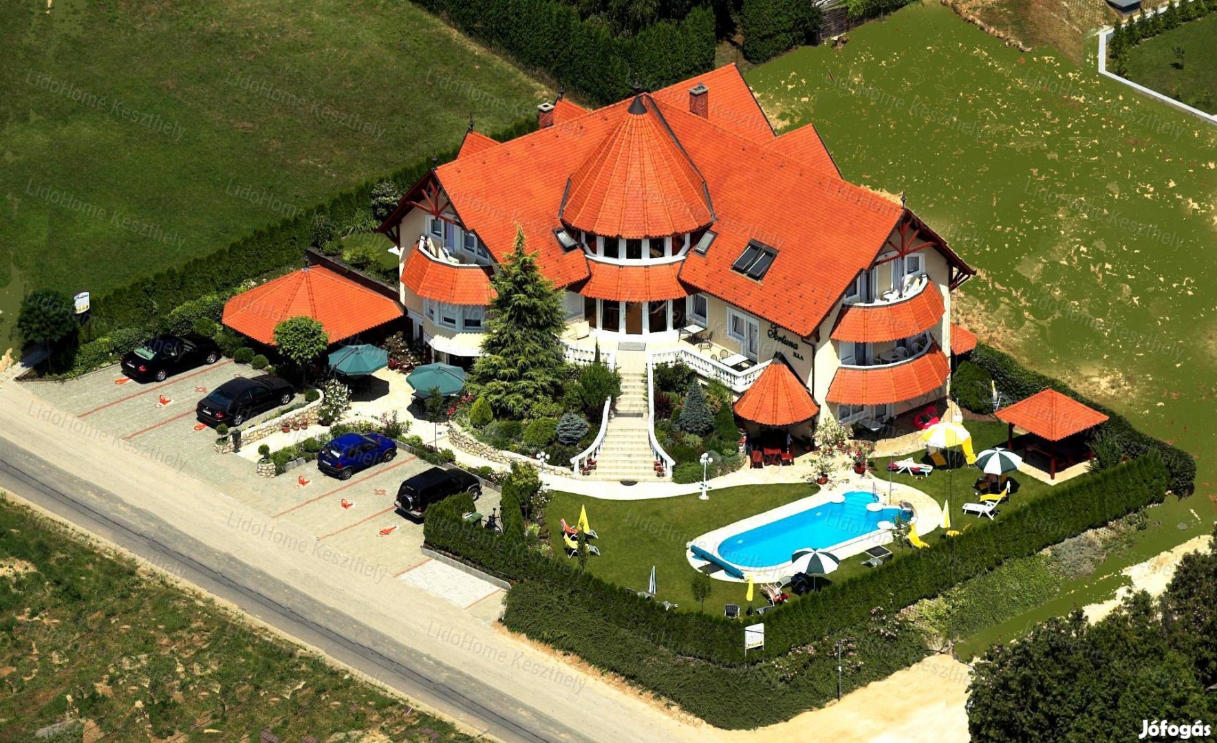 Eladó VILLA Hévízen.