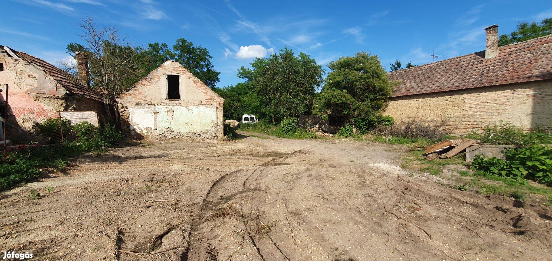 Eladó Veszprém Vármegye Tüskevár Ház, Telek