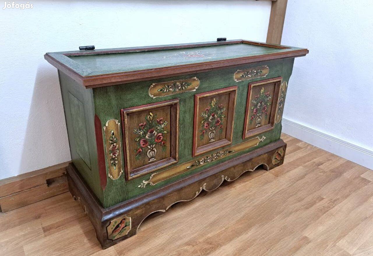 Eladó Voglauer Anno 1800 ruhásláda altgrün, kézzel festett,