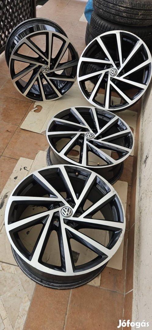 Eladó Volkswagen golf 7 R spielberg típusú felni szett 5x112