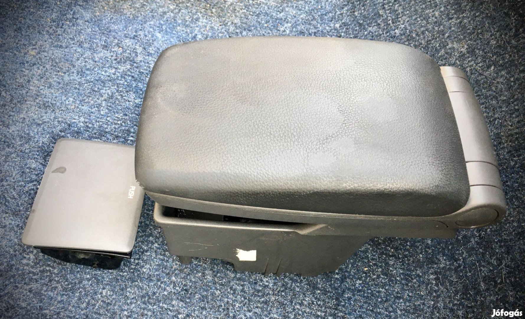 Eladó Volvo V70 S60 viágos barna kesztyűtartó és könyöklő. Bp/posta