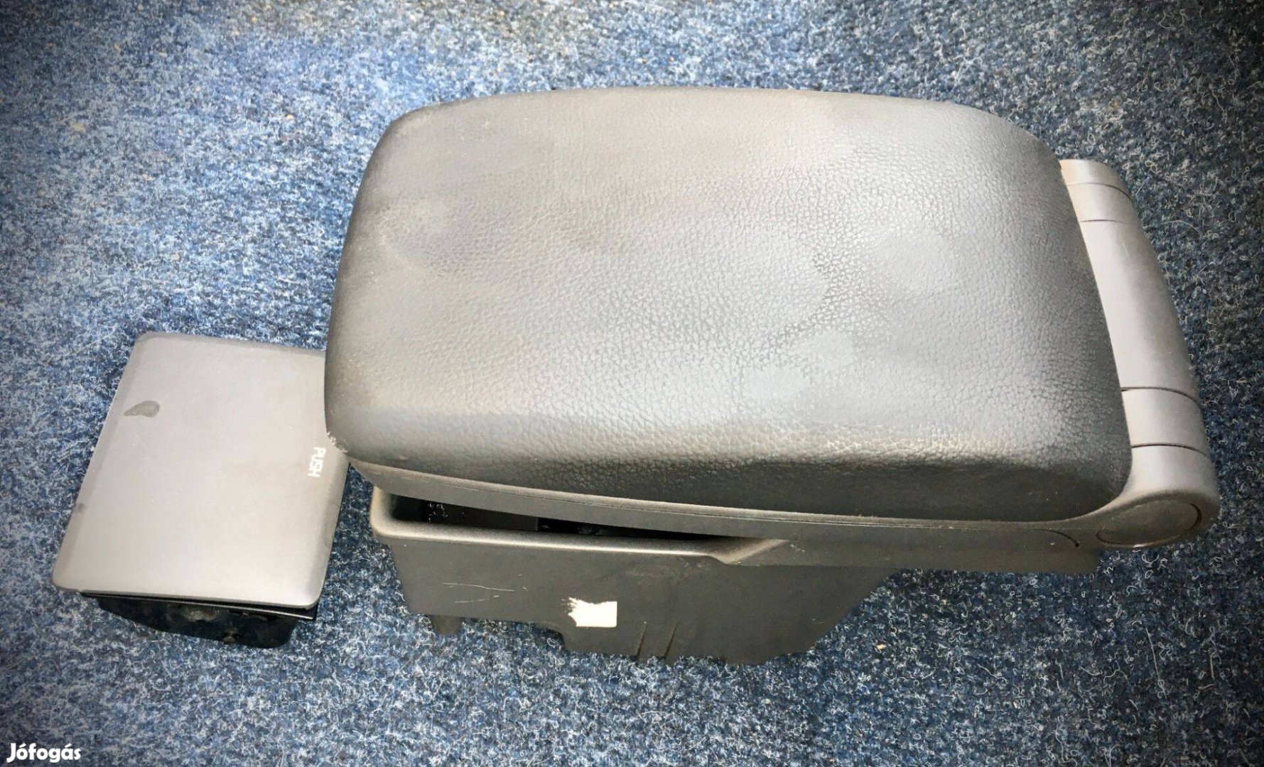 Eladó Volvo V70 S60 viágos barna kesztyűtartó és könyöklő. Bp/posta