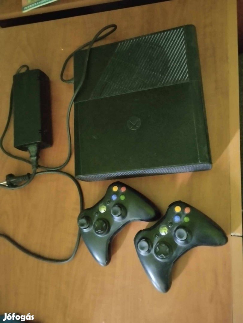 Eladó Xbox 360, két kontroller, kinnect + játékok