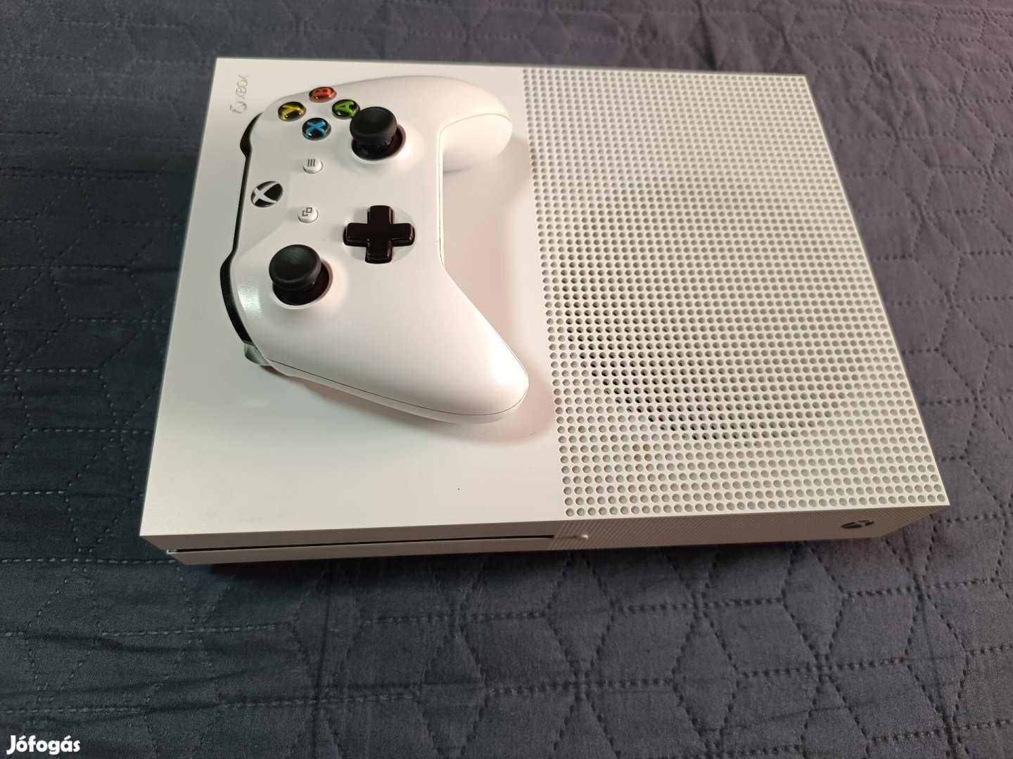 Eladó Xbox One S 1TB konzol, játékok és kiegészítők