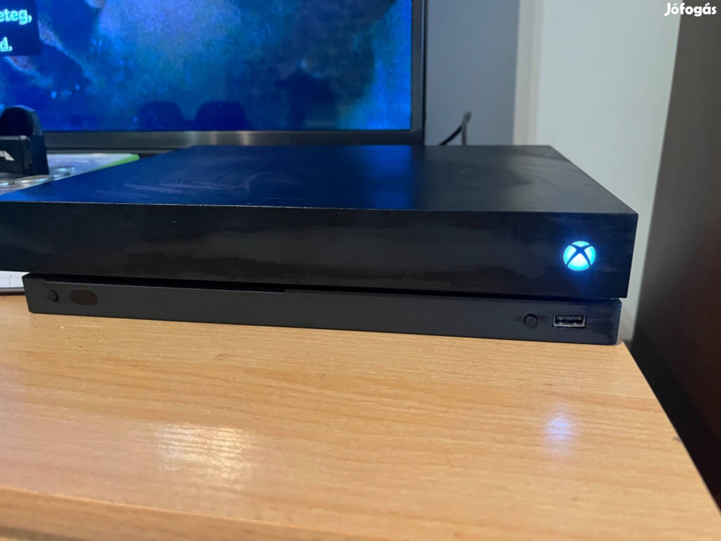 Eladó Xbox One X 1Tb