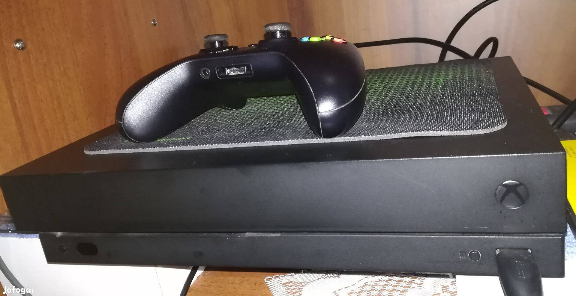 Eladó Xbox One X (1tb, Kecskeméten)