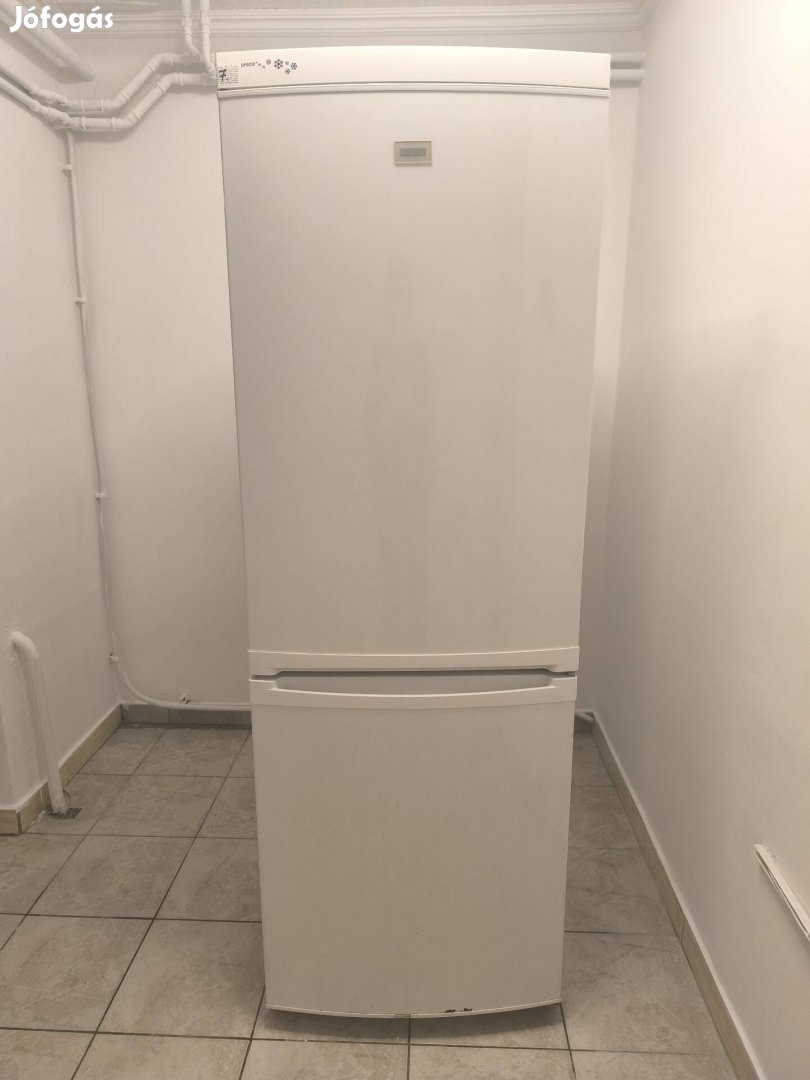 Eladó Zanussi kombinált hűtőszekrény 175 cm magas