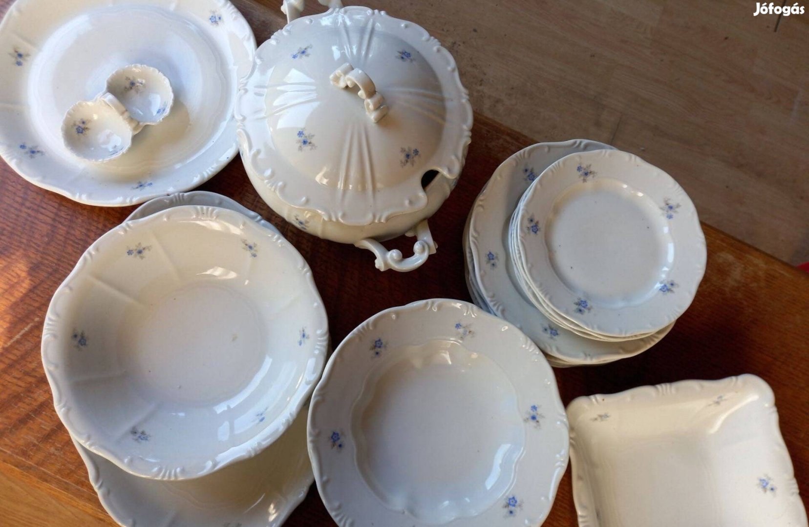 Eladó Zsolnay porcelán 6 személyes étkészlet