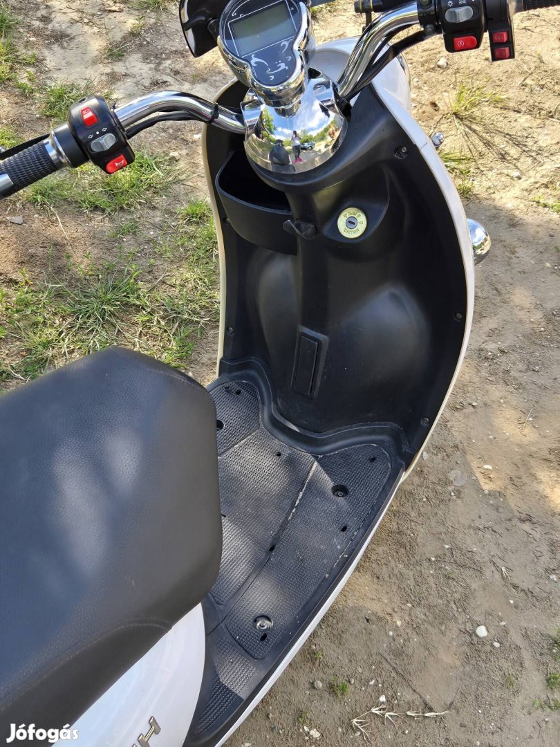 Eladó Ztech akumlátoros motor