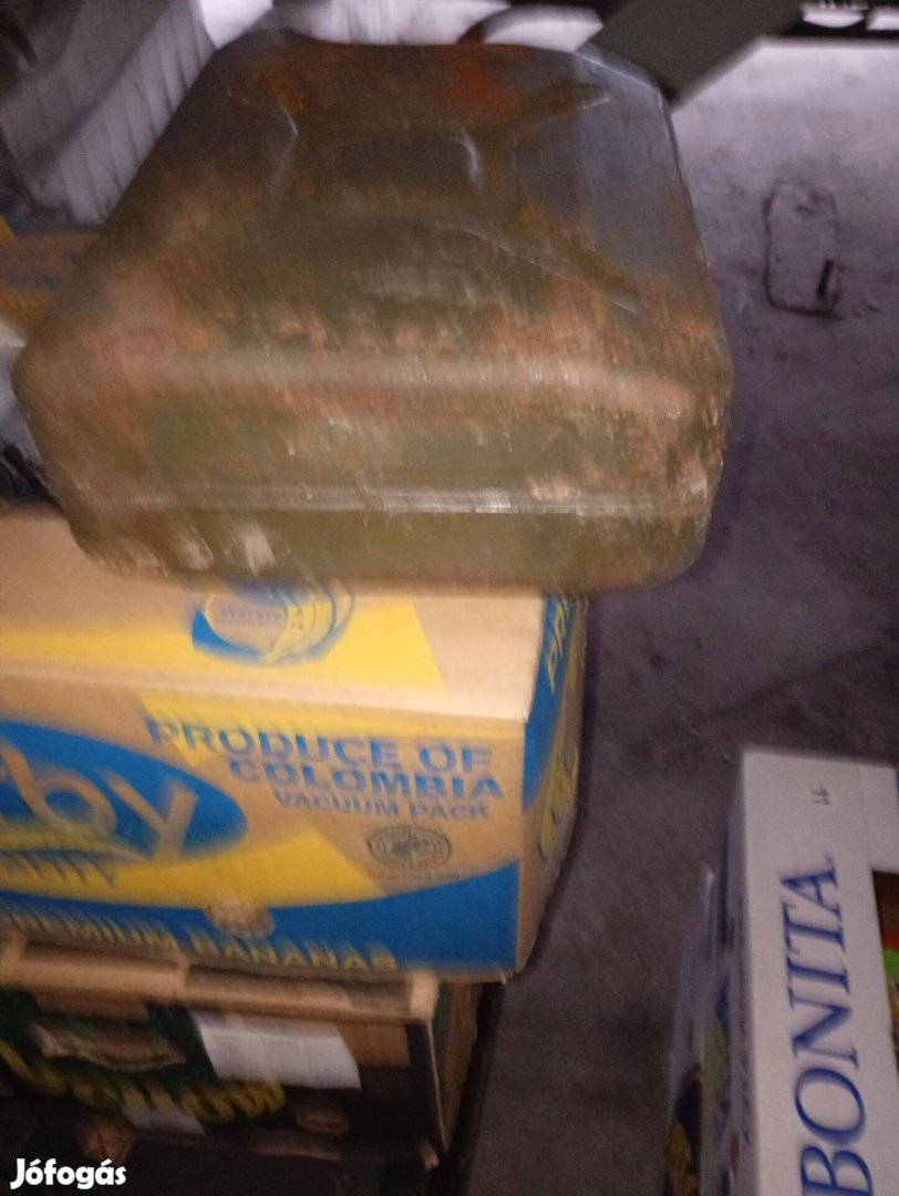 Eladó, 10 lit. Üzemanyag Tároló marmon kanna, 6000ft óbuda