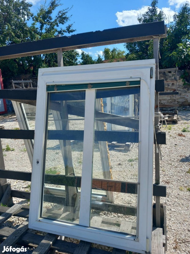 Eladó  110x145 cm bukó-nyíló műanyag ablak   