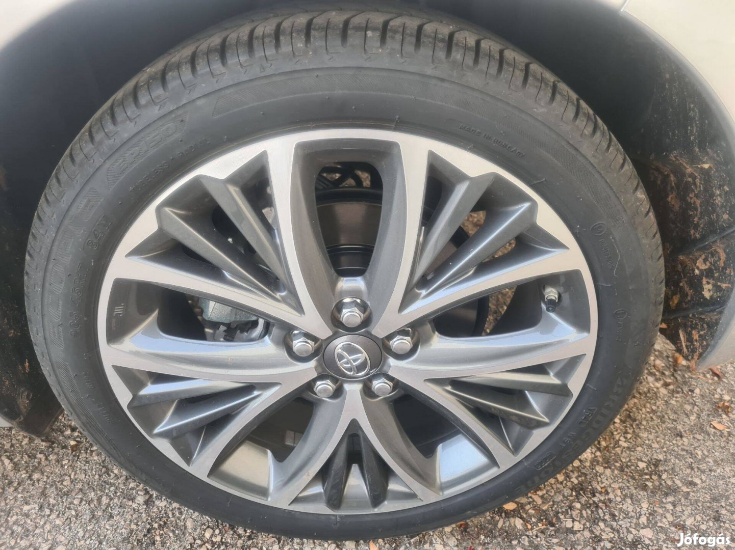 Eladó: 205/45 R17 Bridgestone nyári gumik 4 db szinte újak!