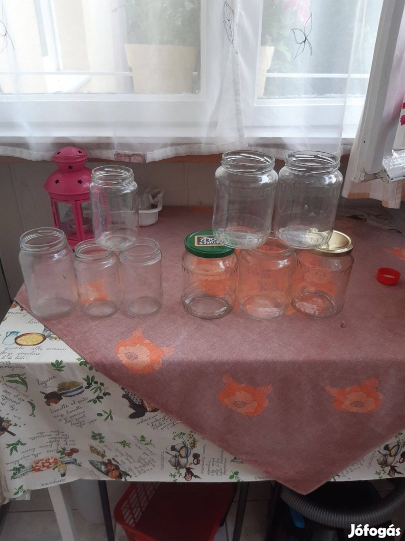 Eladó. 7.25 ml. dunctos üveg, fehér. fedővel