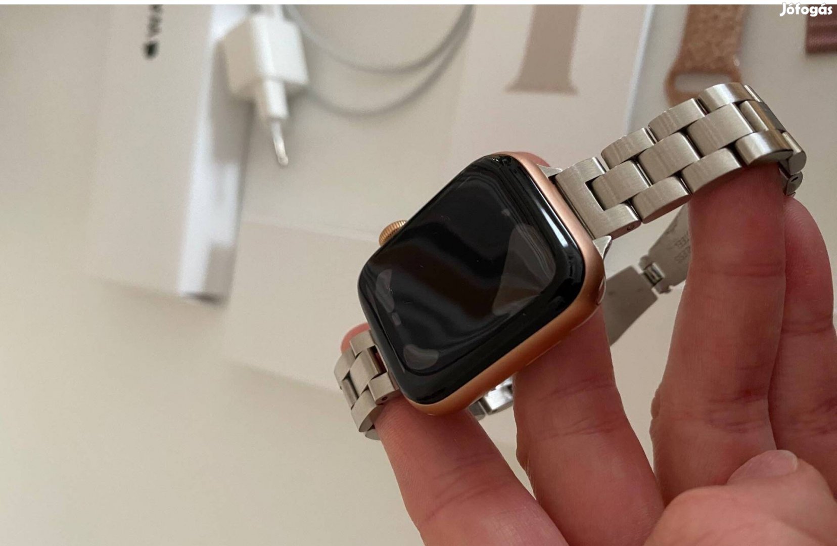 Eladó- Apple watch SE 40 mm Starlight