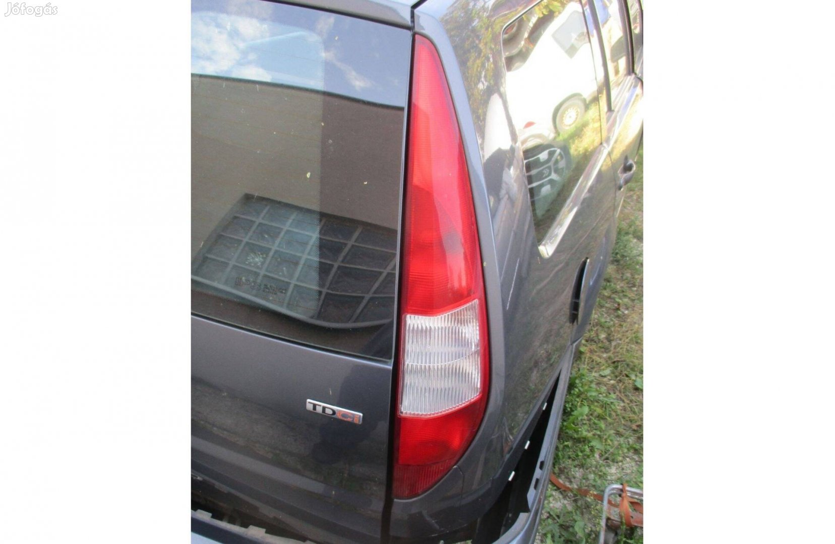 Eladó :Ford Mondeo Mk3 (2000-2007) kombi hátsó lámpaburák