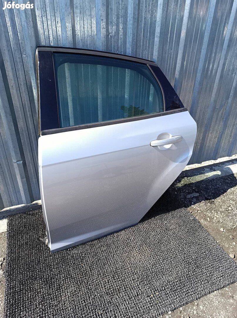 Eladó! Ford focus mk3 bal hátsó ajtó ötajtós illetve szedán