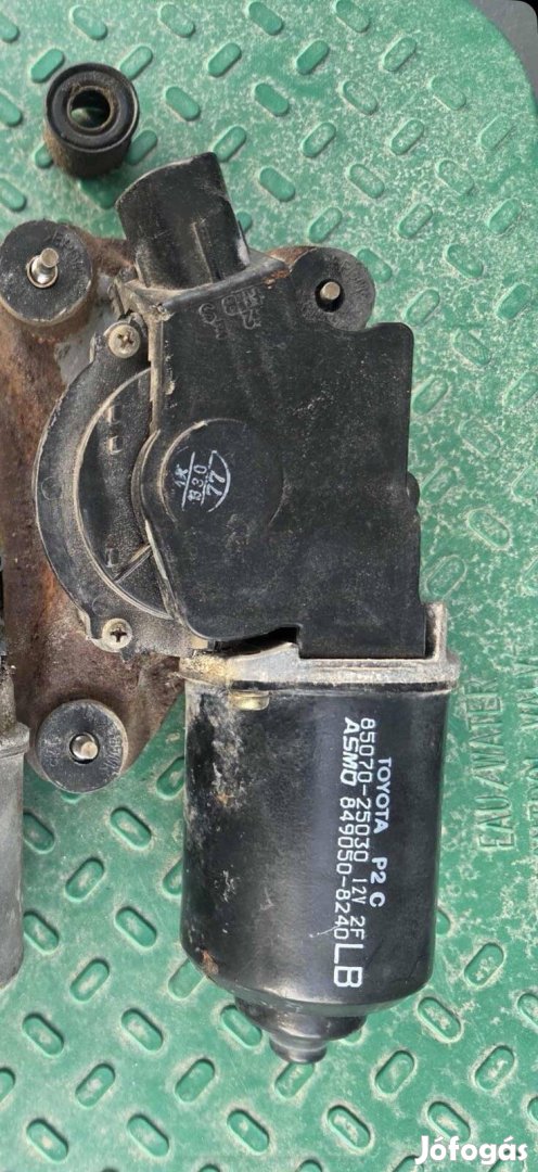 Elado! Gyári motor ablaktörlő Dyna Toyota