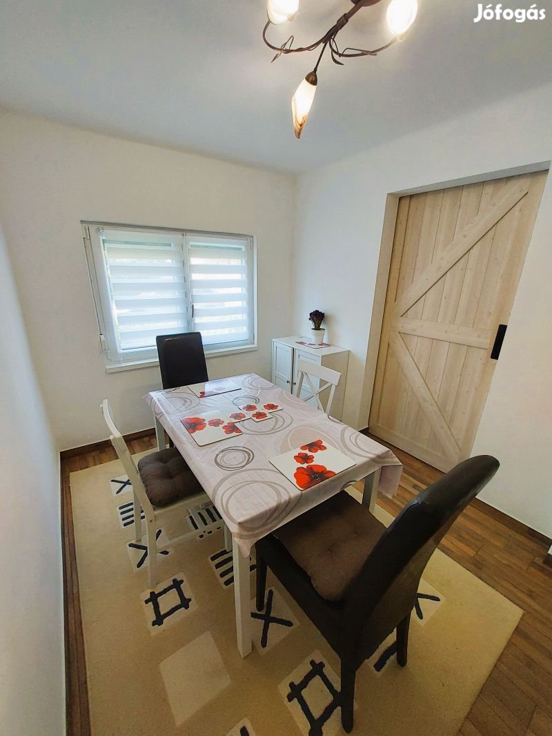 Eladó, Harkányban felújított, tetőteres nyaraló.