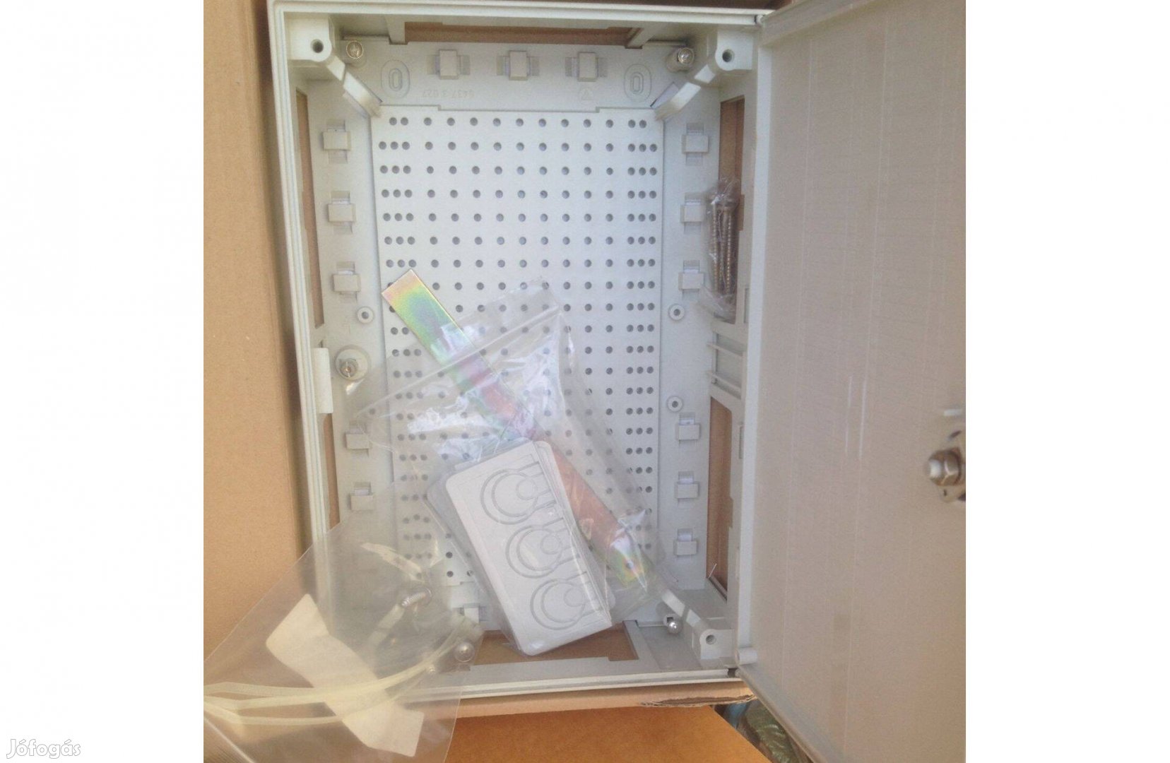 Eladó Kronection Box III Műanyag kivitelű kötődoboz!