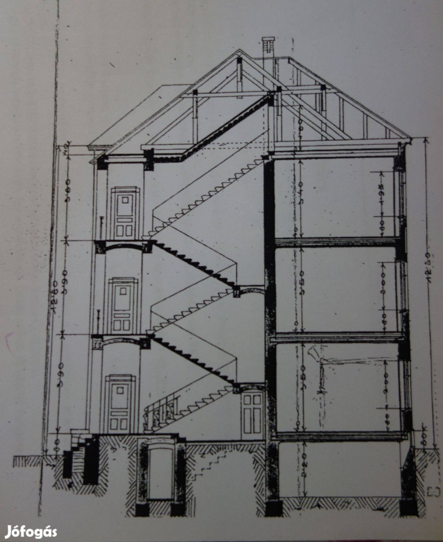 Eladó! Tetőtérbeépítés homlokzat felújításért cserébe!