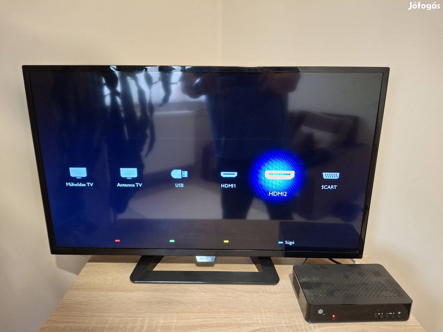 Eladó  a képen látható Philips  32 colos hd ready led tv.