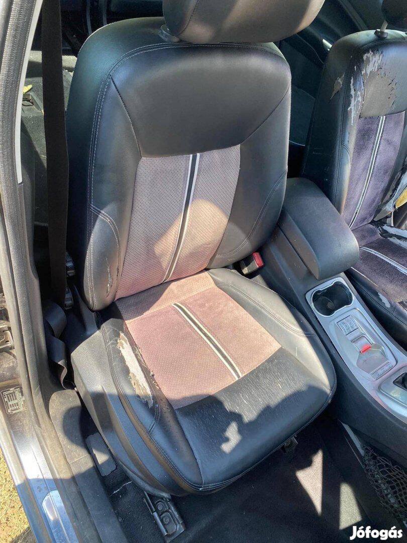 Eladó, bontott Ford Galaxy 2006-tol Bőr Ülés szett