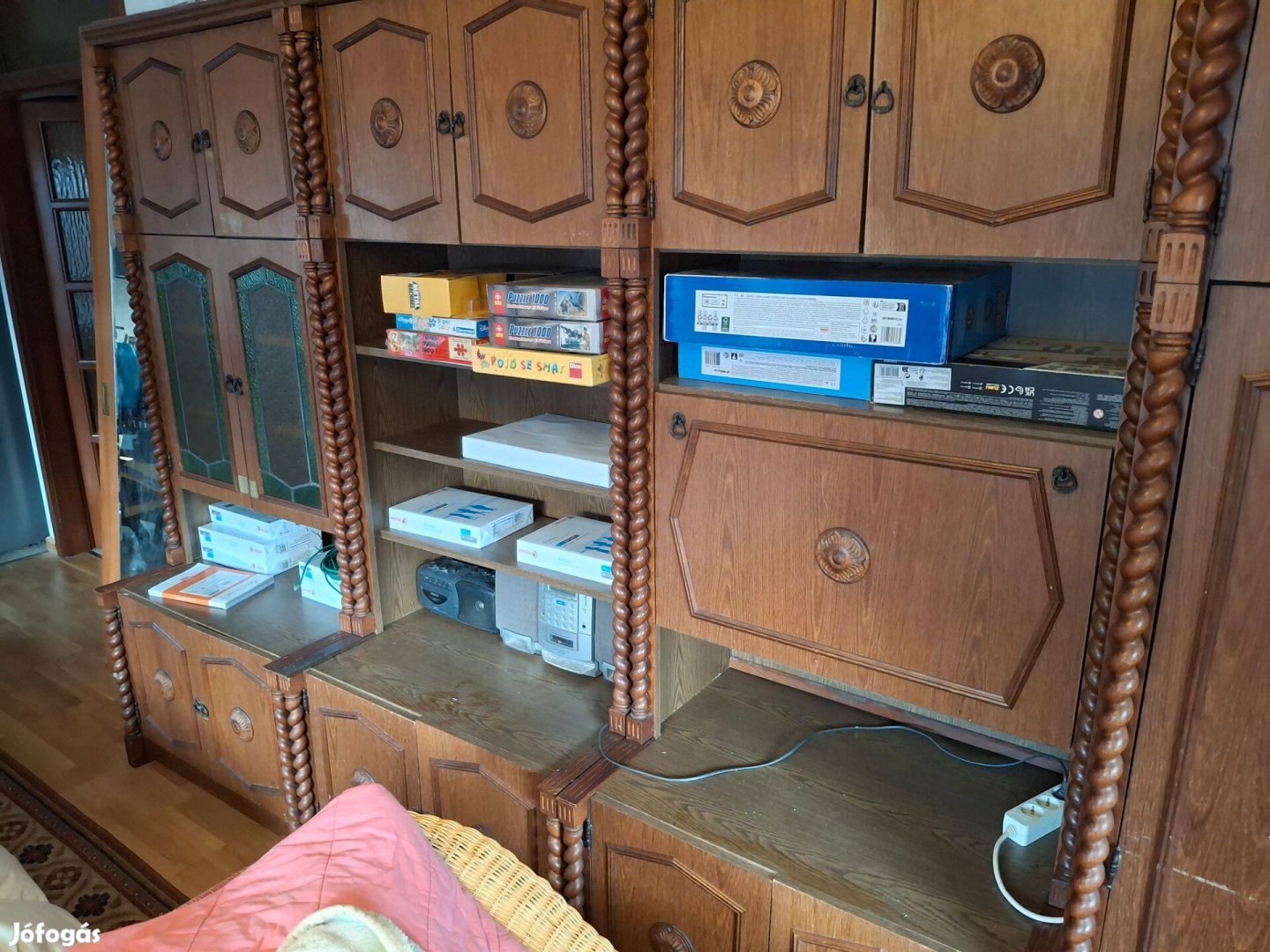 Eladó, cserélhető koloniál bútorszett