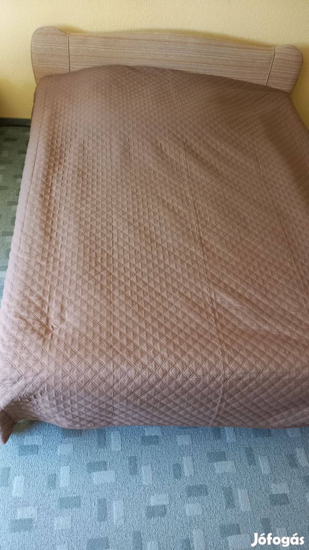 Eladó: dupla ágyra steppelt takaró