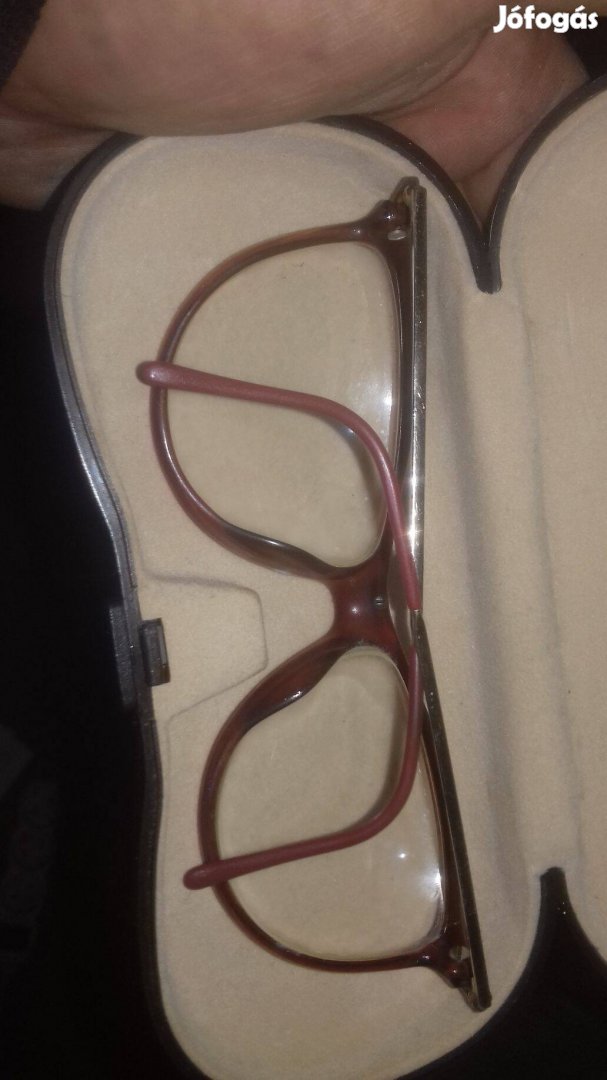 Eladó retro szemüveg tokkal