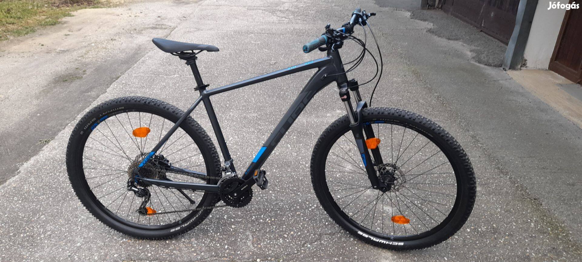 Eladó, szinte új, bolti állapotú, 29", Cube HPA kerékpár