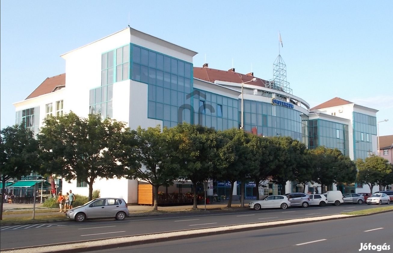 Eladó, teljeskörűen felújított iroda, Nyíregyháza