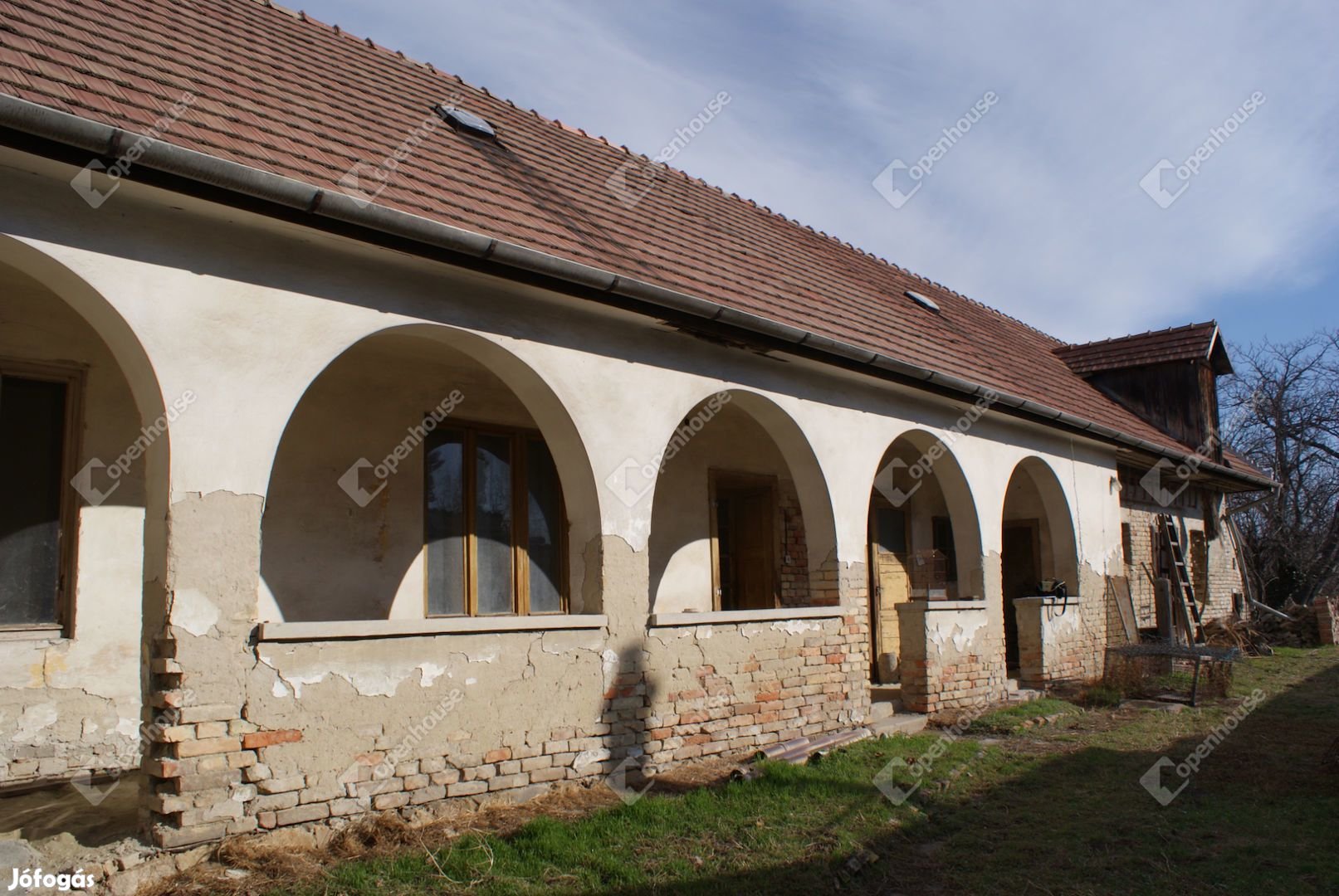 Eladó, több lehetőséget is magába rejtő családi ház