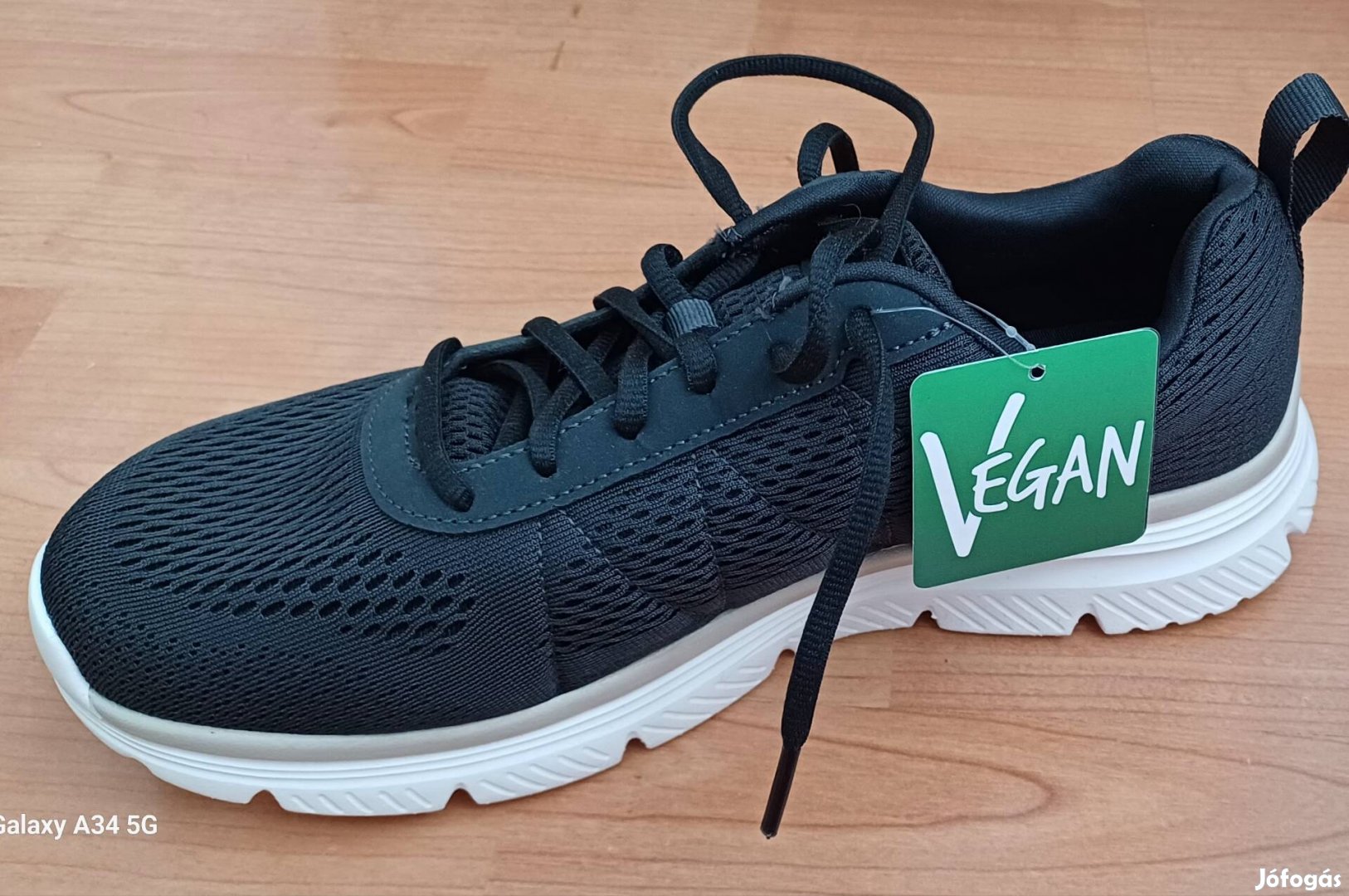 Eladó, új skechers fekete 40 es kényelmi sportcipő. 