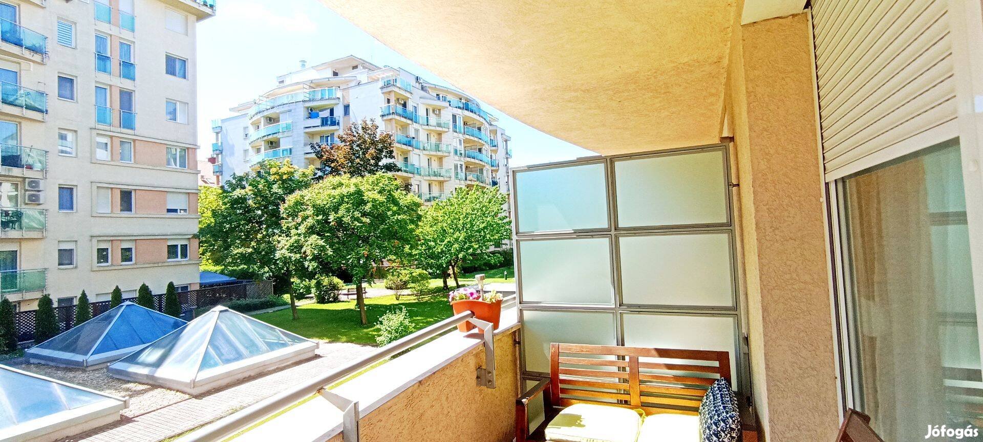 Eladó a Centrál Lakóparkban egy 46m2 alapterületű 2 szobás lakás