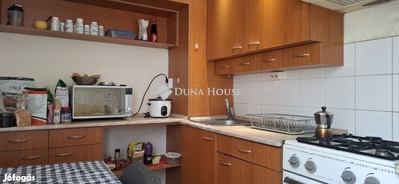 Eladó a Pécsi Egyetemek közvetlen közelében két szobás lakás