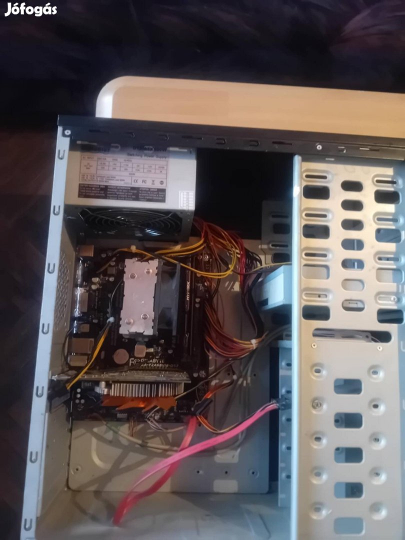 Eladó a gtxes 750 ti PC i7 128gigas minimálisan alakú 