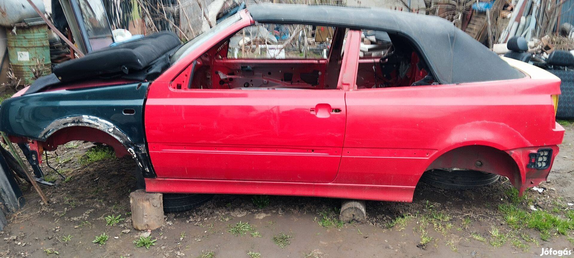 Eladó a képeken látható Golf III piros cabrio. Darabokban is