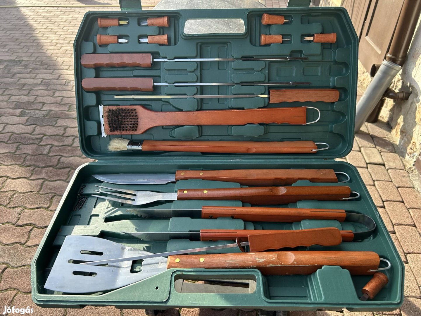 Eladó a képeken látható Landmann grill eszköz szett új állapotban