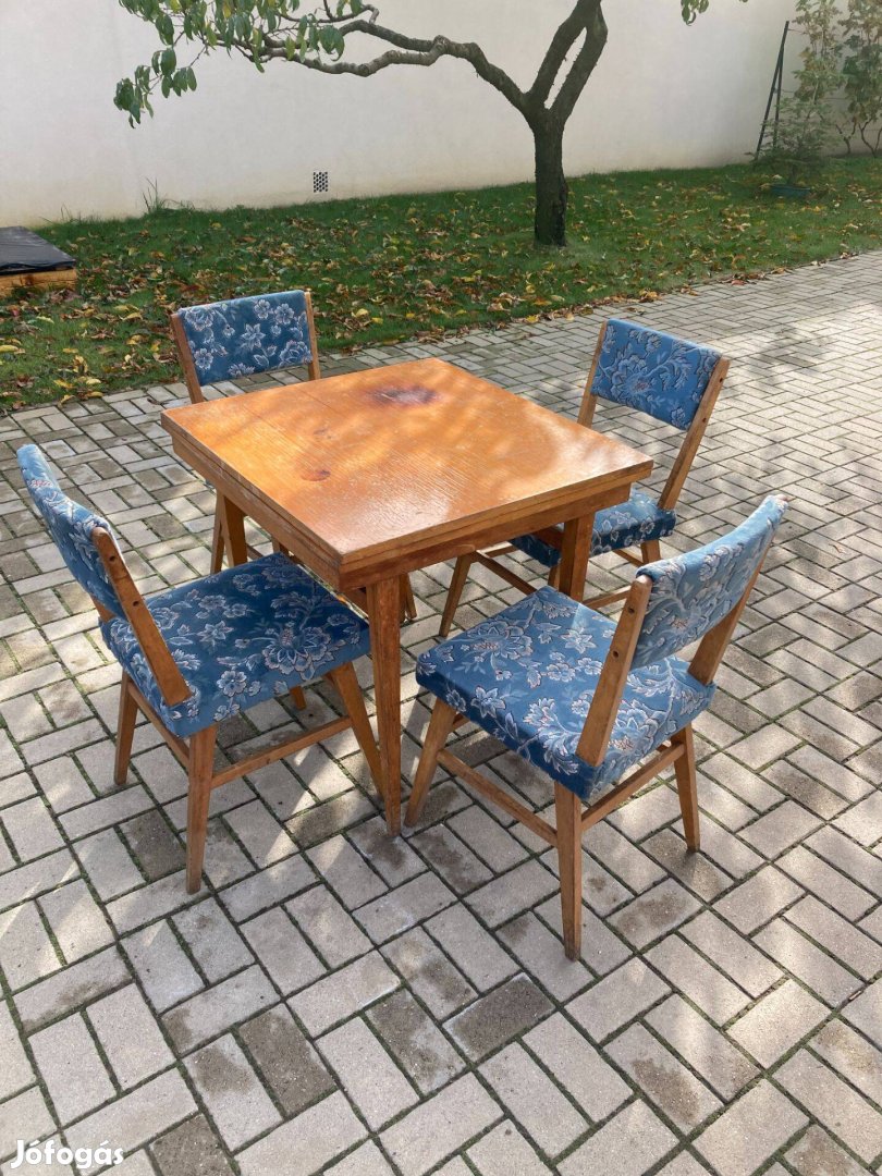Eladó a képeken látható asztalok és székek