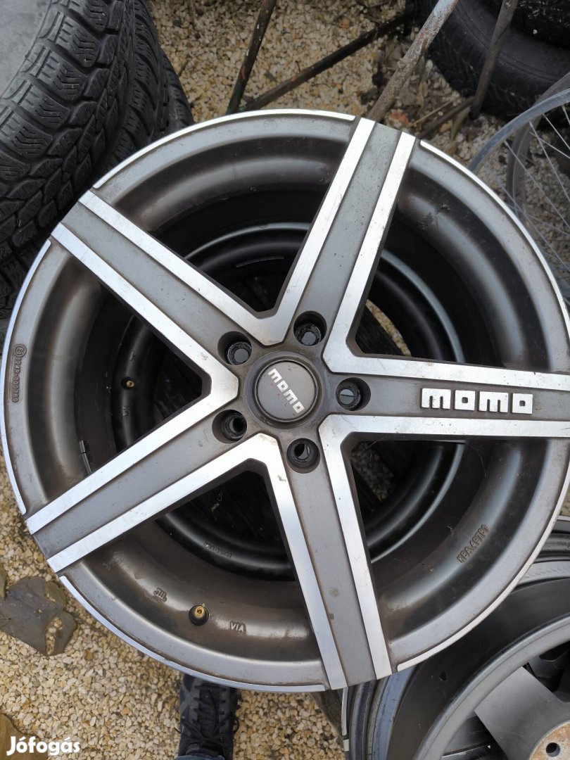 Eladó a képeken látható újszerű állapotban lévő 18" Momo alufelni 