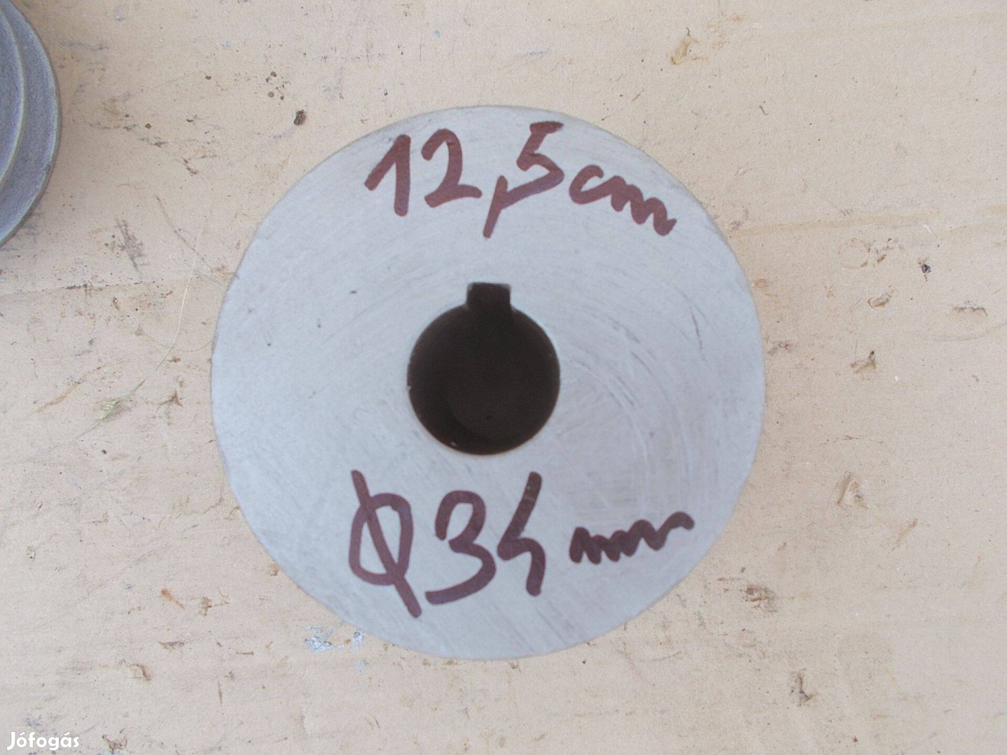 Eladó a képen látható 12,5 cm átmérőjű öt pályás ékszíjtárcsa