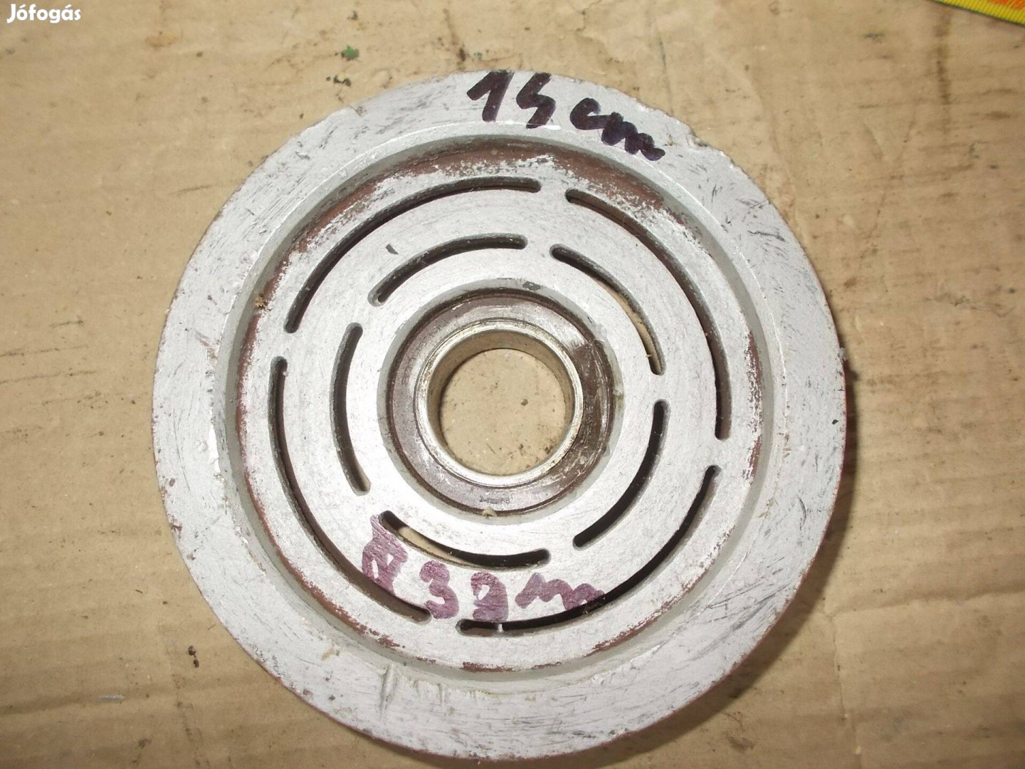 Eladó a képen látható 14 cm átmérőjű két pályás ékszíj