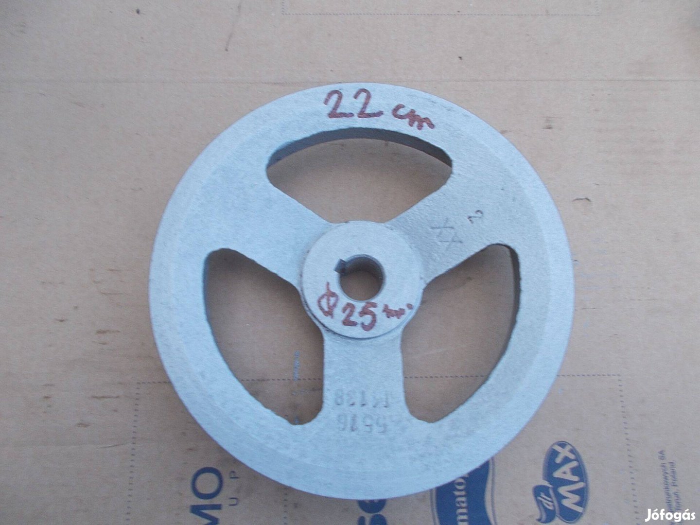 Eladó a képen látható 22 cm átmérőjű egy pályás ékszíj tárcsa