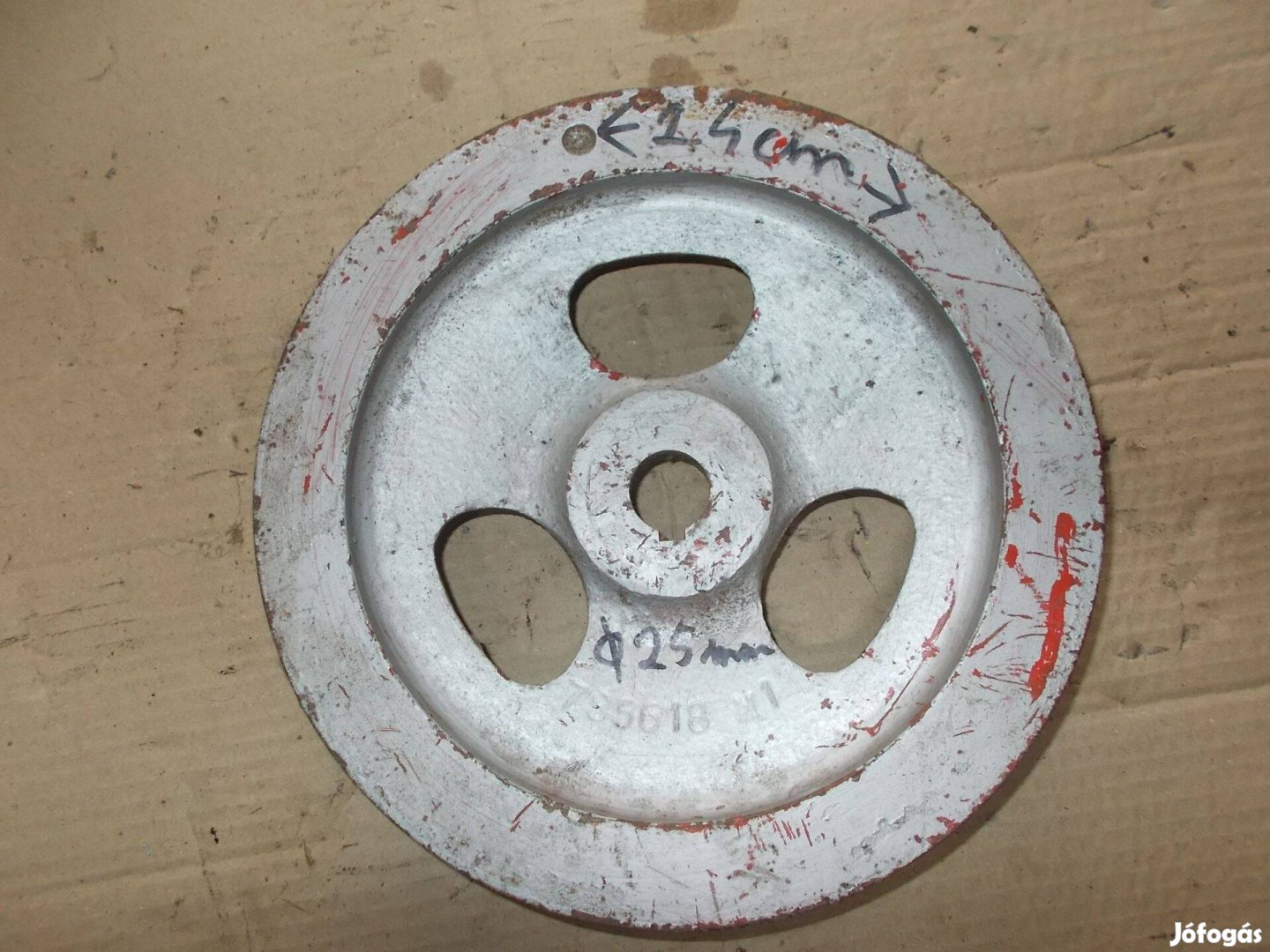 Eladó a képen látható 24 cm átmérőjű egy pályás ékszíj