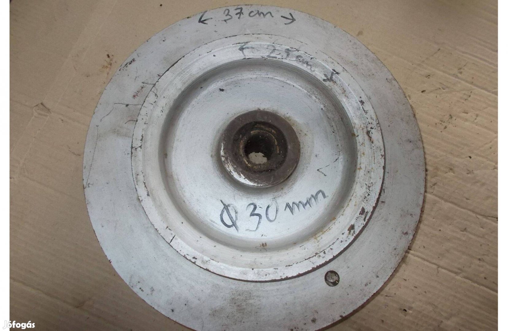 Eladó a képen látható 37 cm átmérőjű két pályás ékszíj